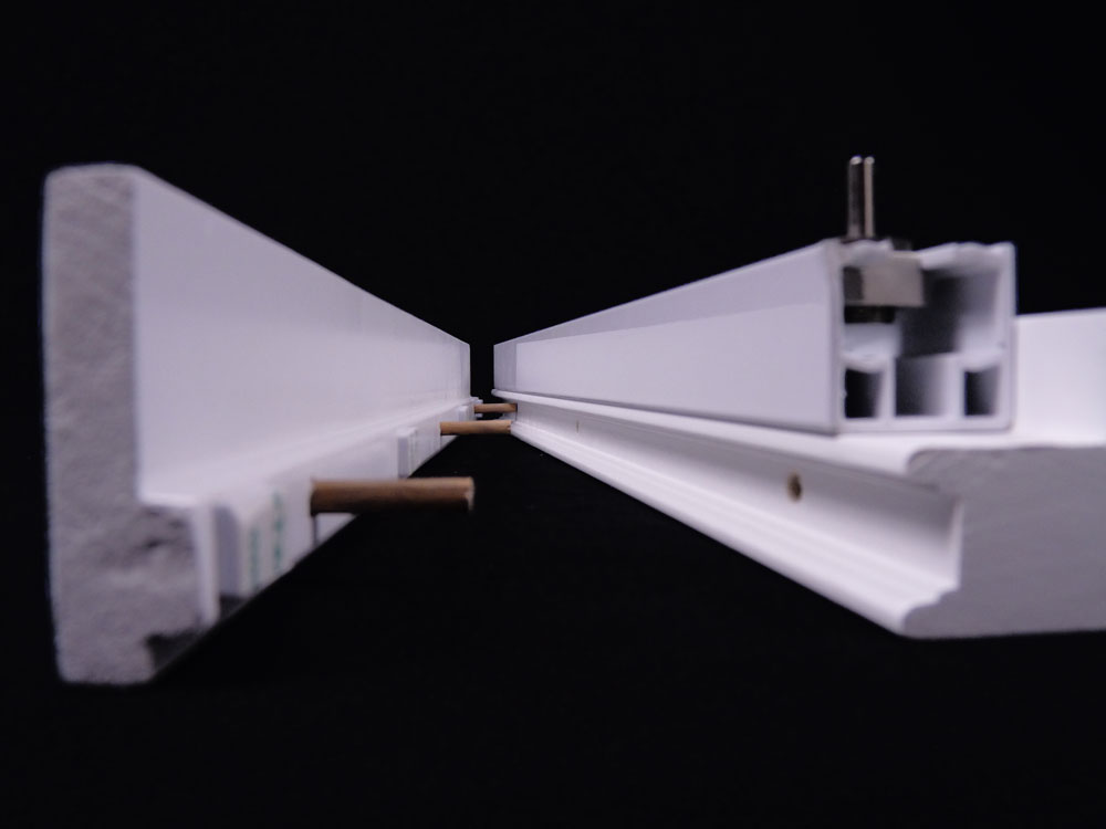 Exploded view of top track and pelmet Exploded view of top track and pelmet